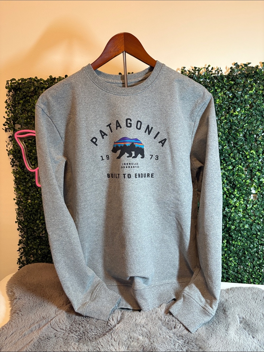 Patagonia Men's Heather Gray Crewneck with Mountain Bear Logo size medium